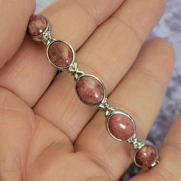 Norwegian Thulite Toggle Clasp Bracelet - Picture 10 of 11